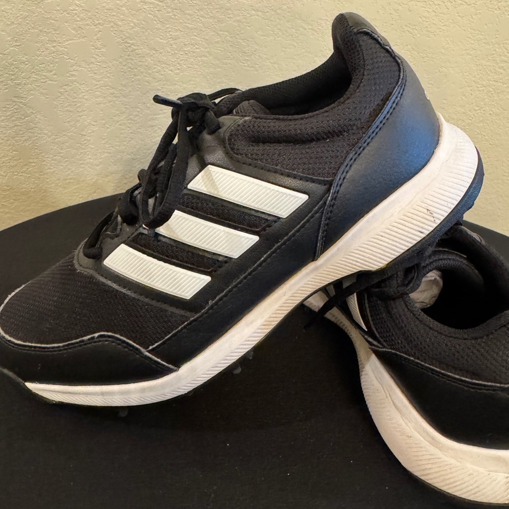 Adidas black and White golf shoes. Size 7 youth / men’s. Great condition